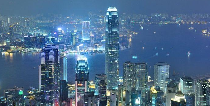 香港留学申请延期怎么办?需要和学校沟通吗?